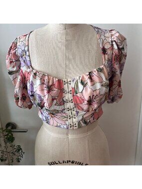 BANJUL Floral Puffed Sleeve Cropped Top